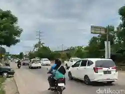 Jalur Wisata di Anyer Ramai saat Akhir Libur Lebaran