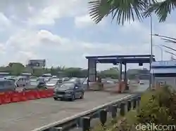 Lalu Lintas Padat dari Semarang ke Solo, One Way Lokal Berlaku di Km 459 hingga Km 419
